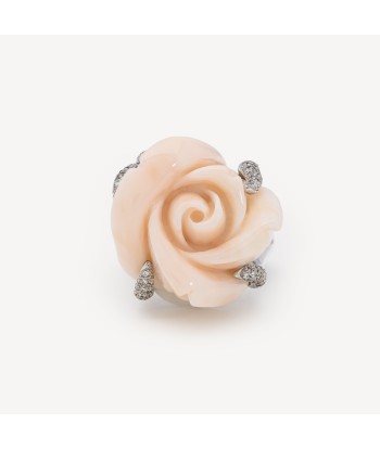 Bague Rose et Diamants Dans la société mordern